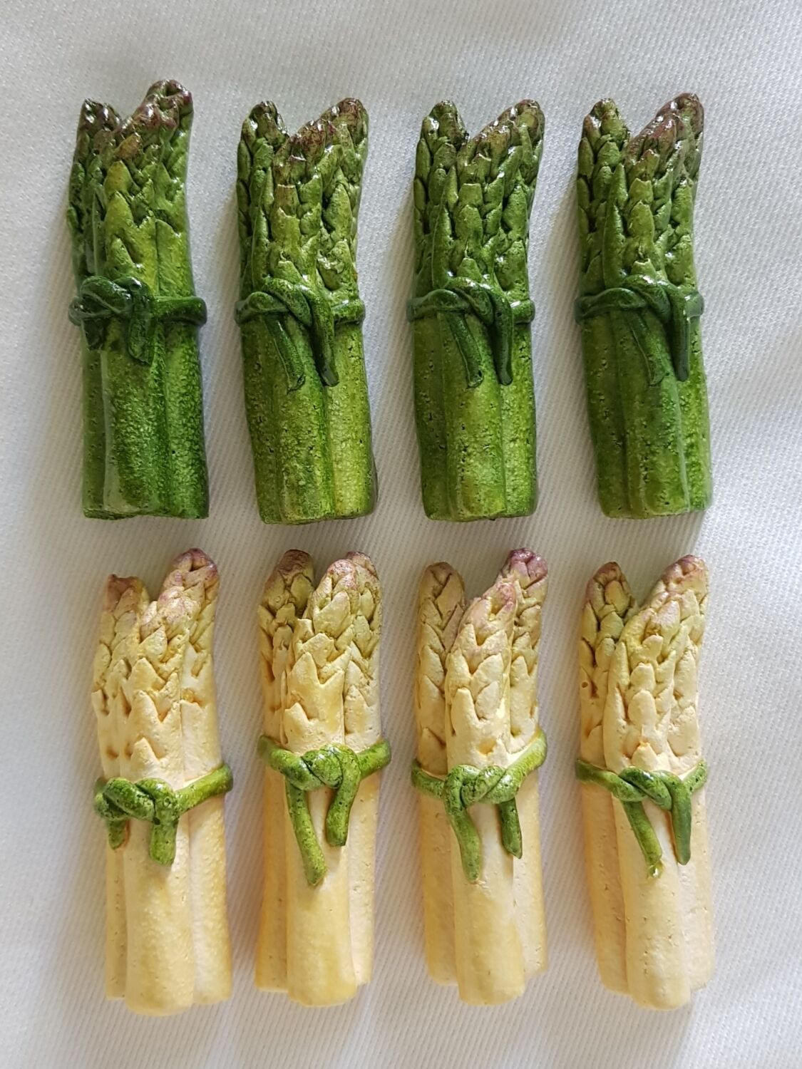 Set of 8 ceramic asparagus knife holders