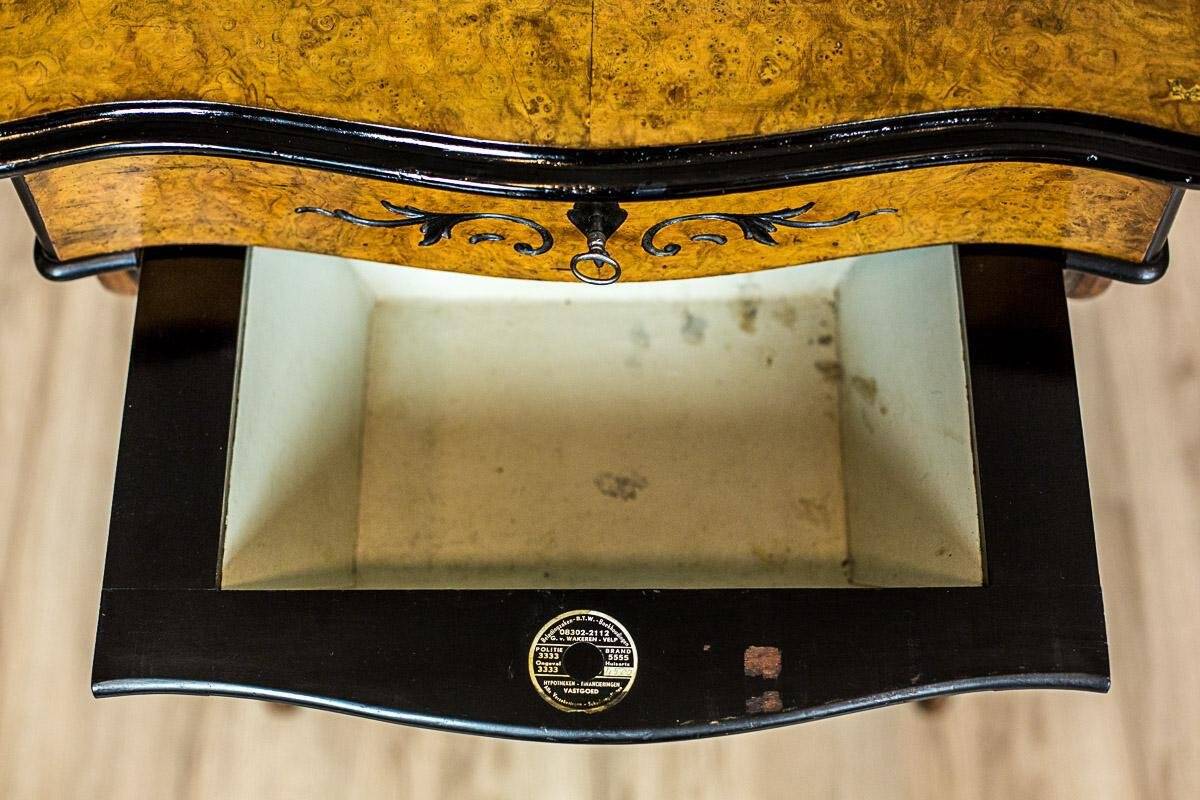 Sewing Table in Birchen Burl, 1870