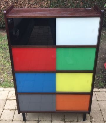 Vintage showcase library