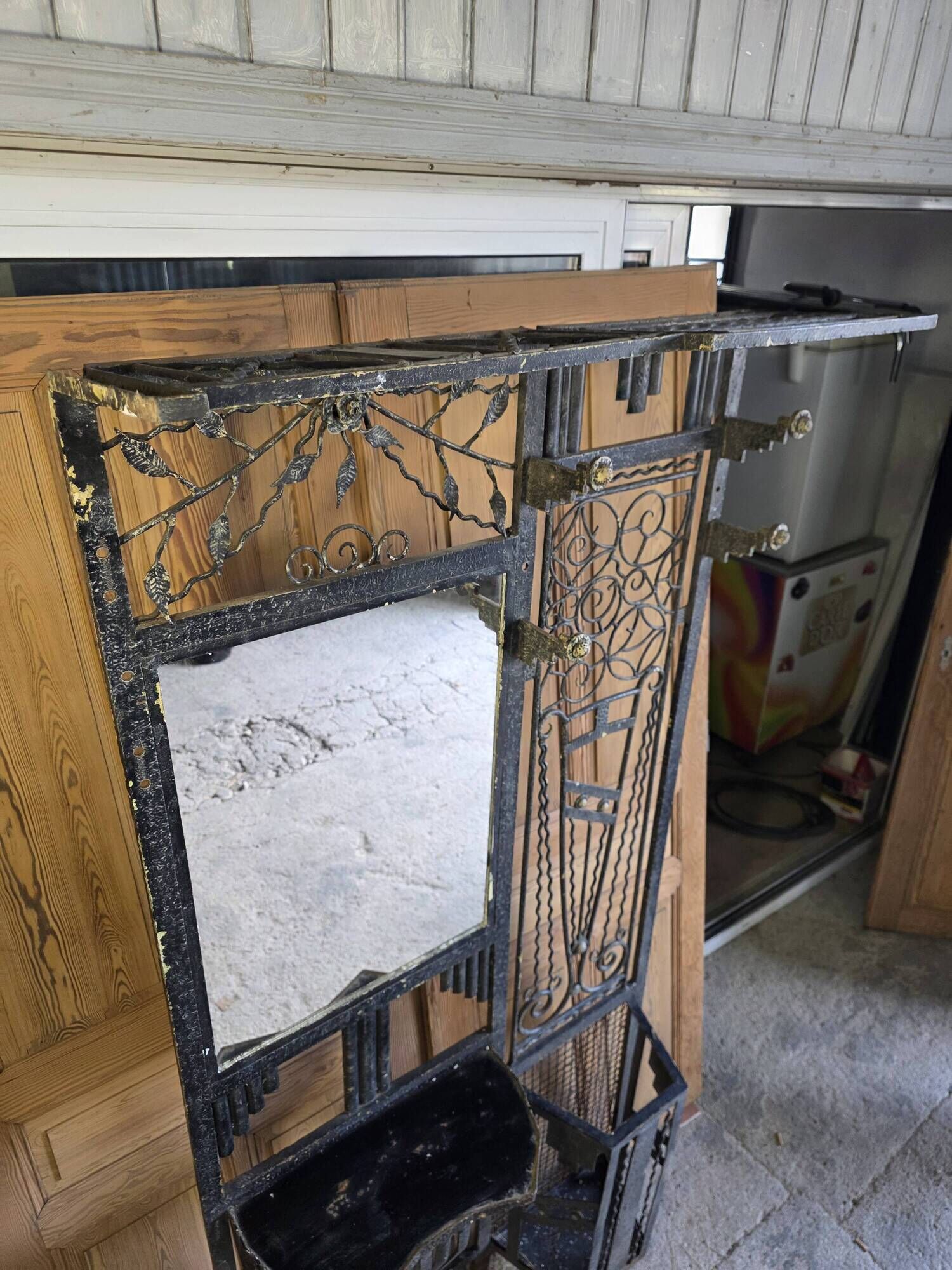 Art Deco coat rack wardrobe in wrought iron from the 1930s.