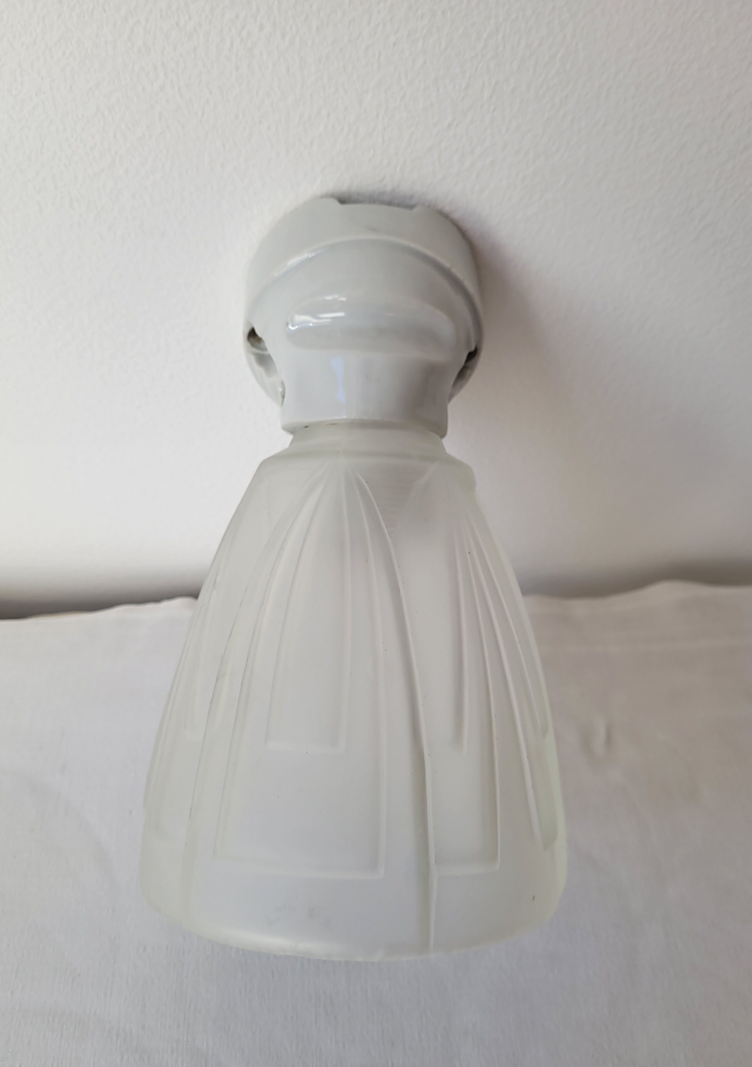 Art deco wall lamp in glass and porcelain