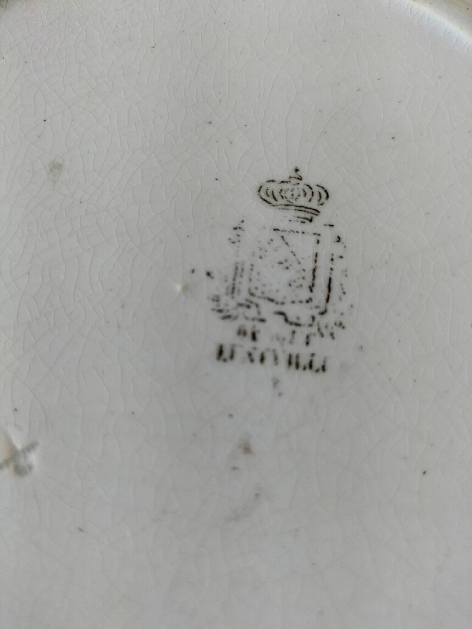 Assiette ancienne Lunéville – décor floral & insecte – vers 1840–1860
