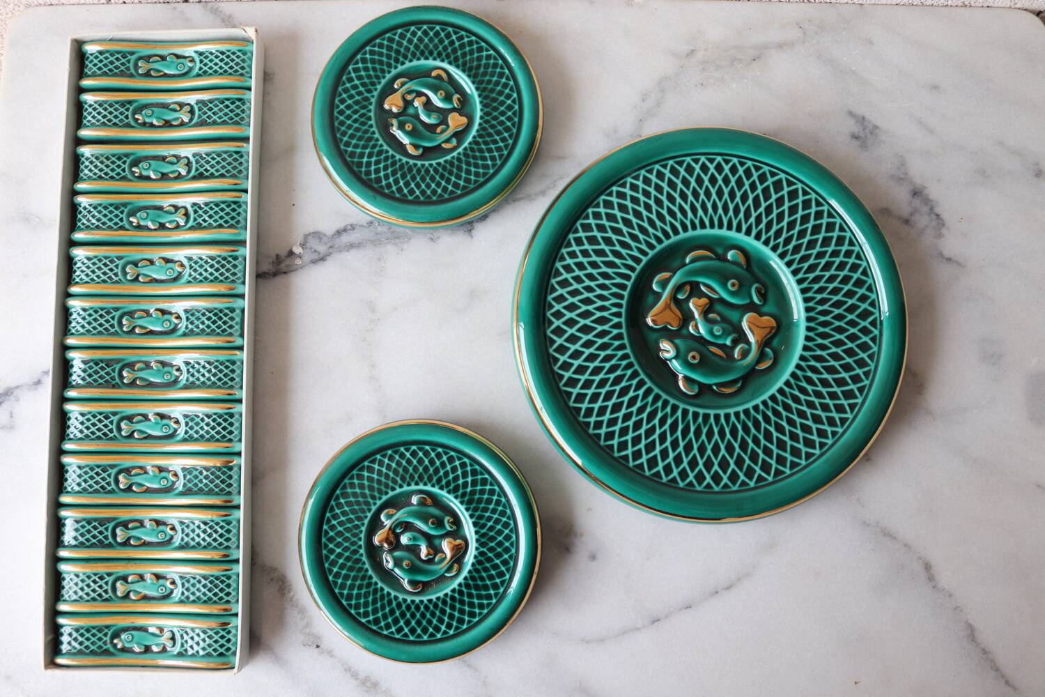 Set of trivets / bottle knife holder barbotine from the 1950s.