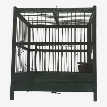 Cage à oiseau en bois avec mangeoire