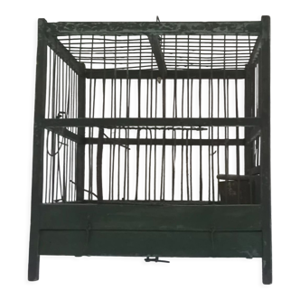 Cage à oiseau en bois avec mangeoire