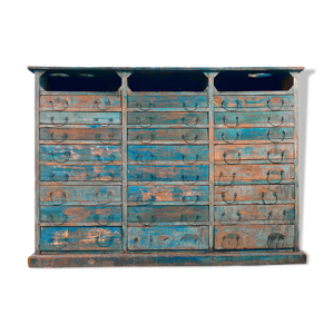 Meuble d’atelier en bois patiné