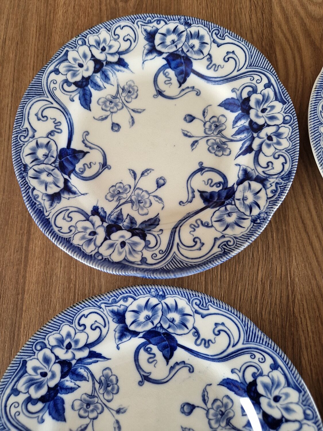 Set of 4 flat plates Creil & Montereau model Flora