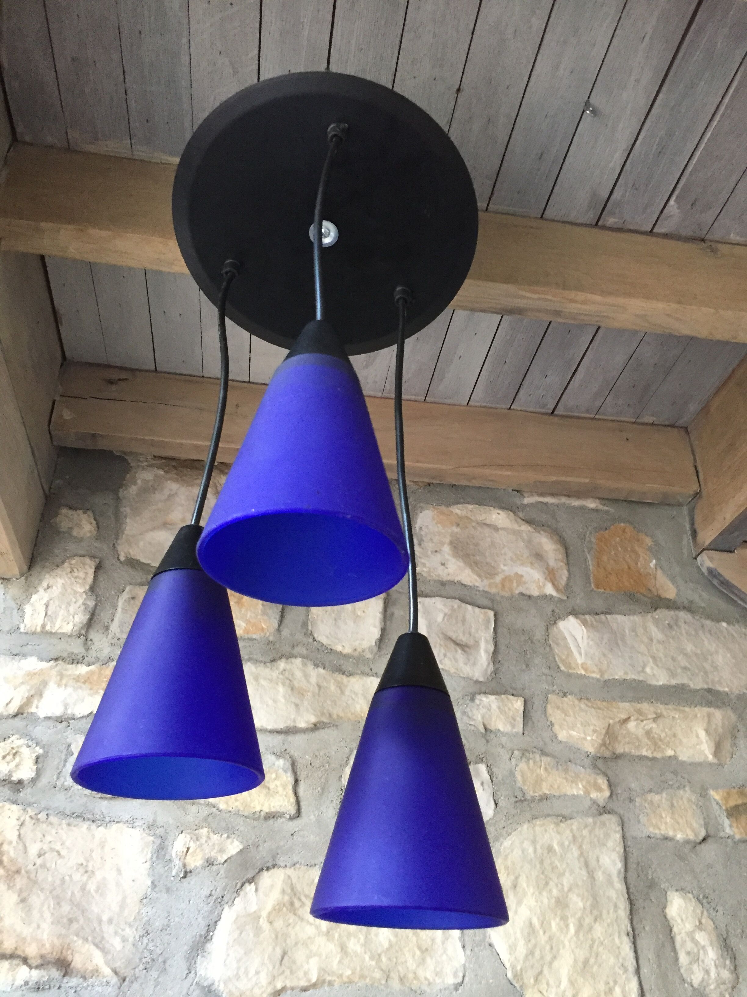 Suspension in frosted glass