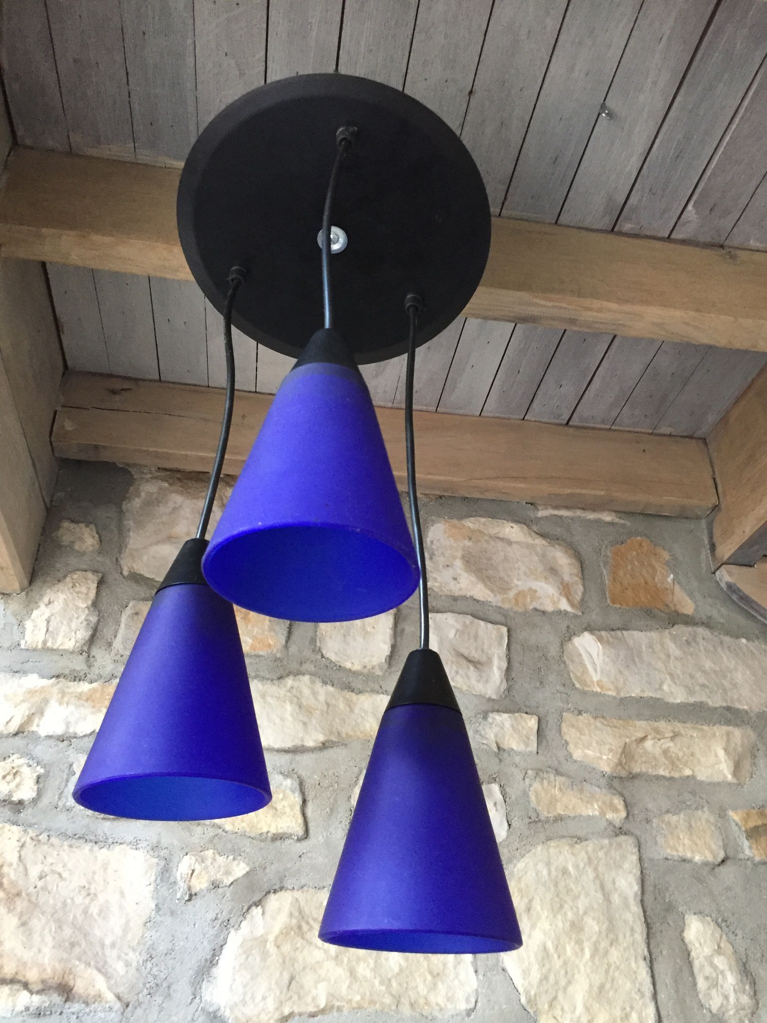 Suspension in frosted glass