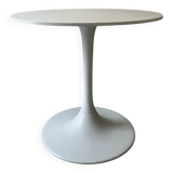 White tulip design round dining table