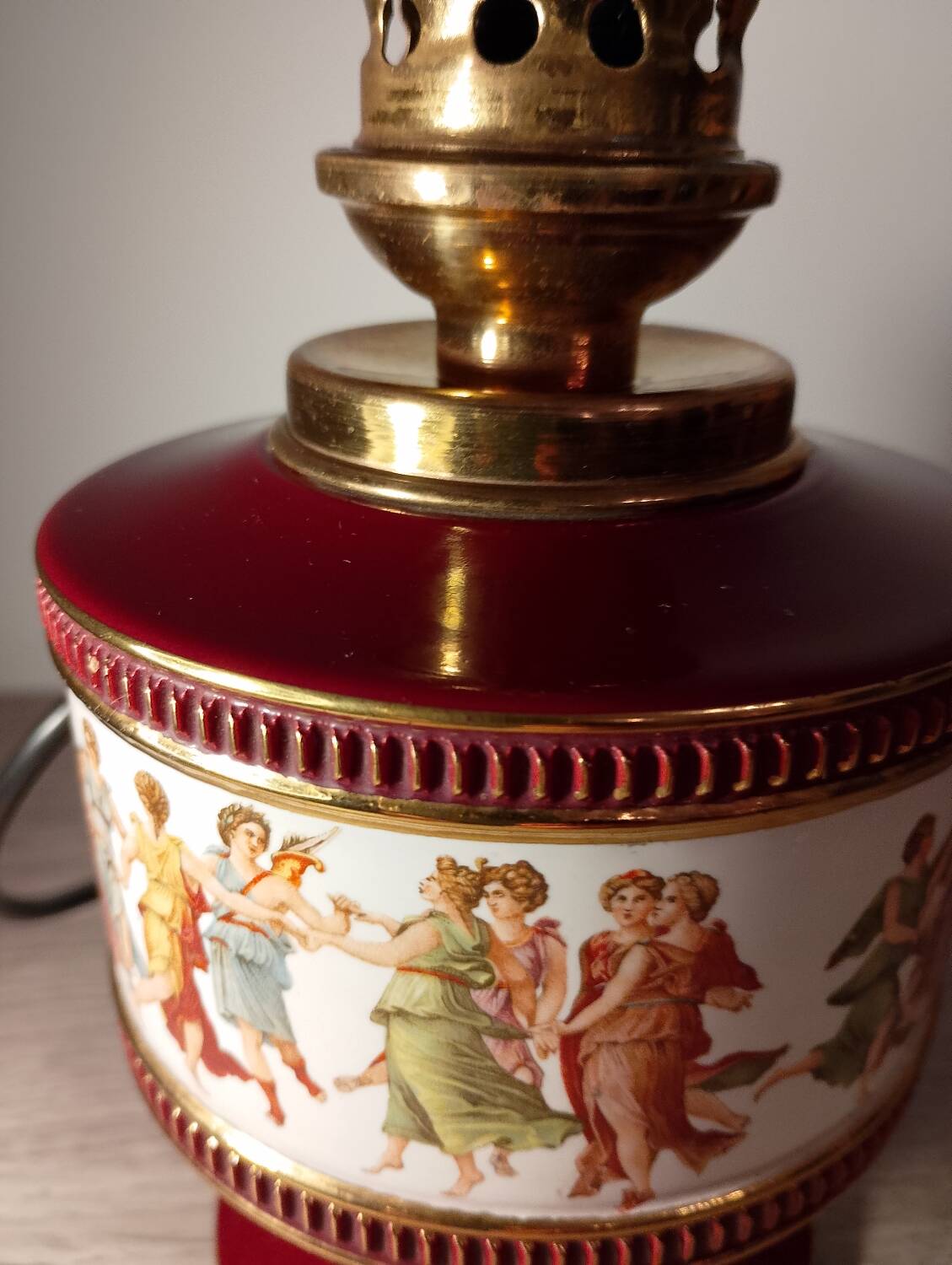 Florentine lamp in burgundy and gold porcelain signed Num 19
