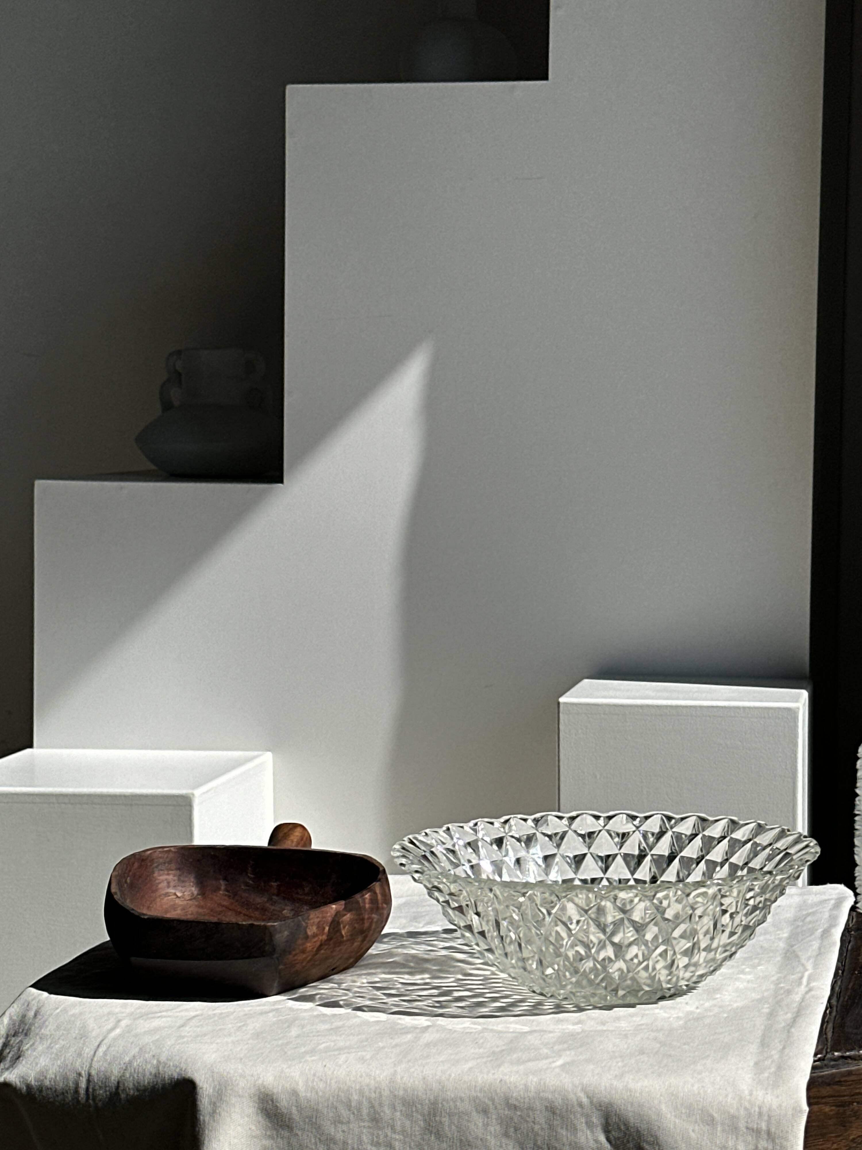 Large classic diamond-tipped glass salad bowl