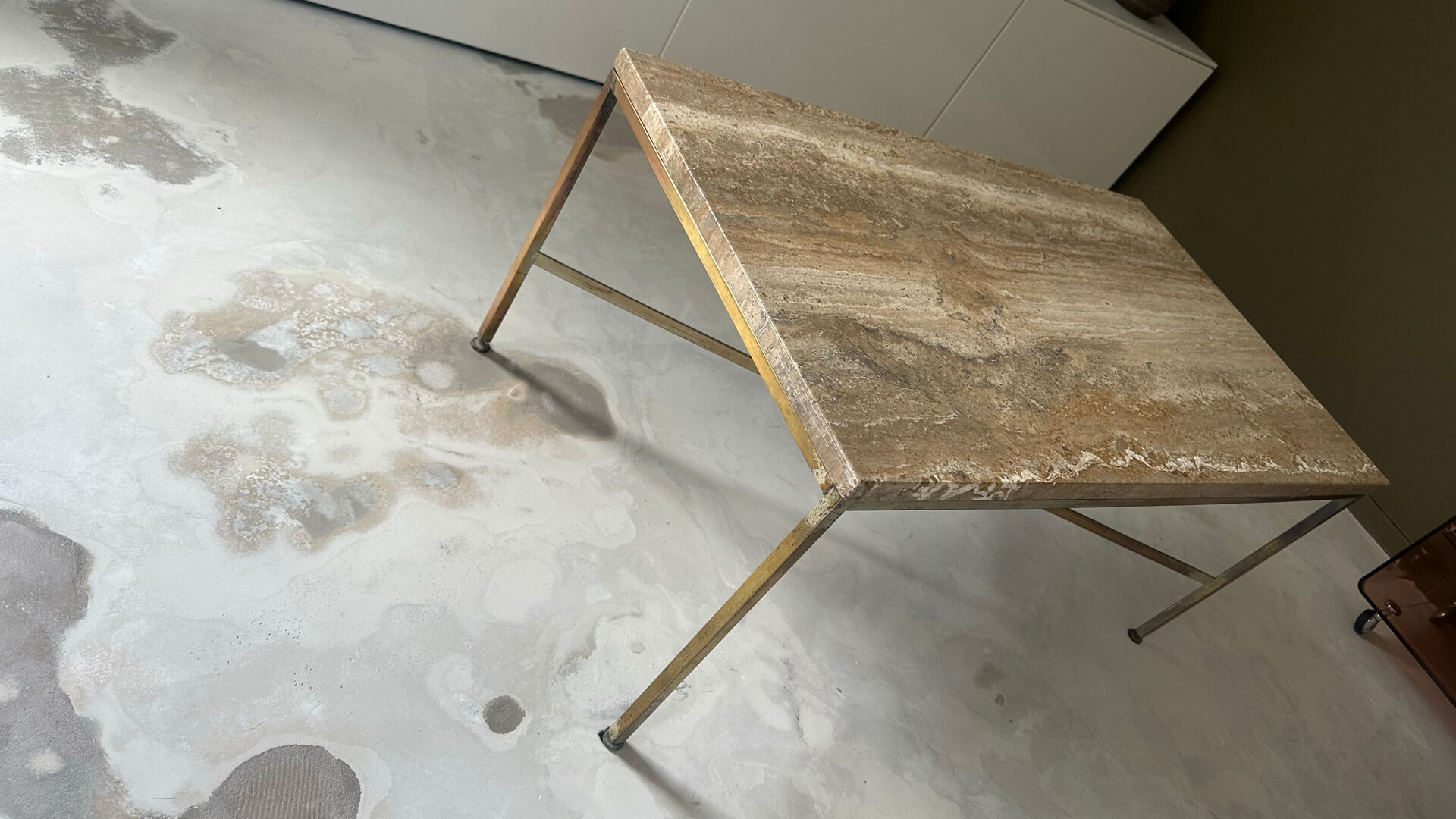 Table basse travertin et laiton