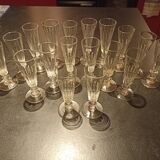 18 flûtes à champagne en cristal