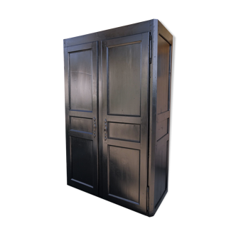 Armoire parisienne