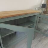 Console, sideboard, shallow display case sublimated in smoky green, wooden top.