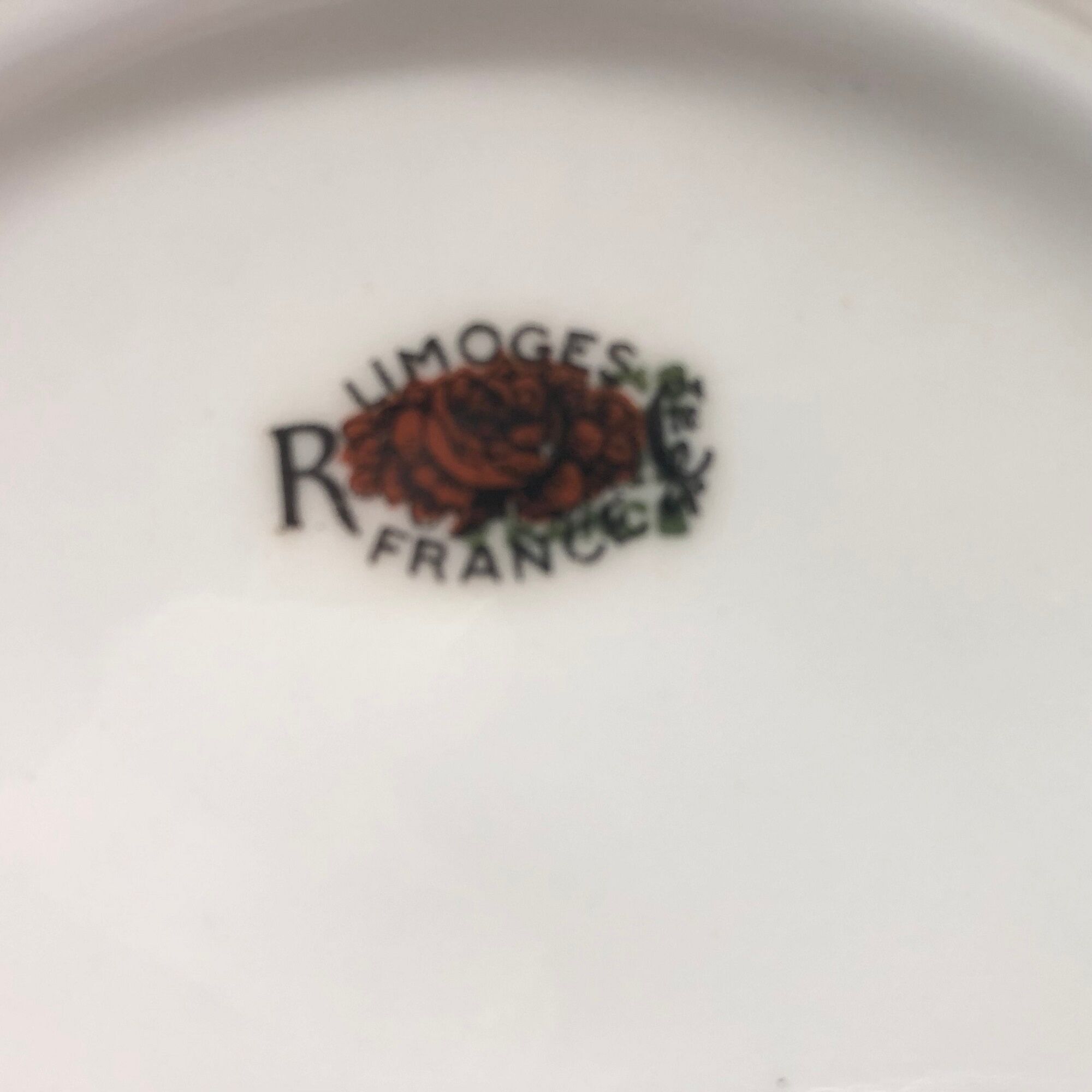 Series of 6 mismatched dessert plates.