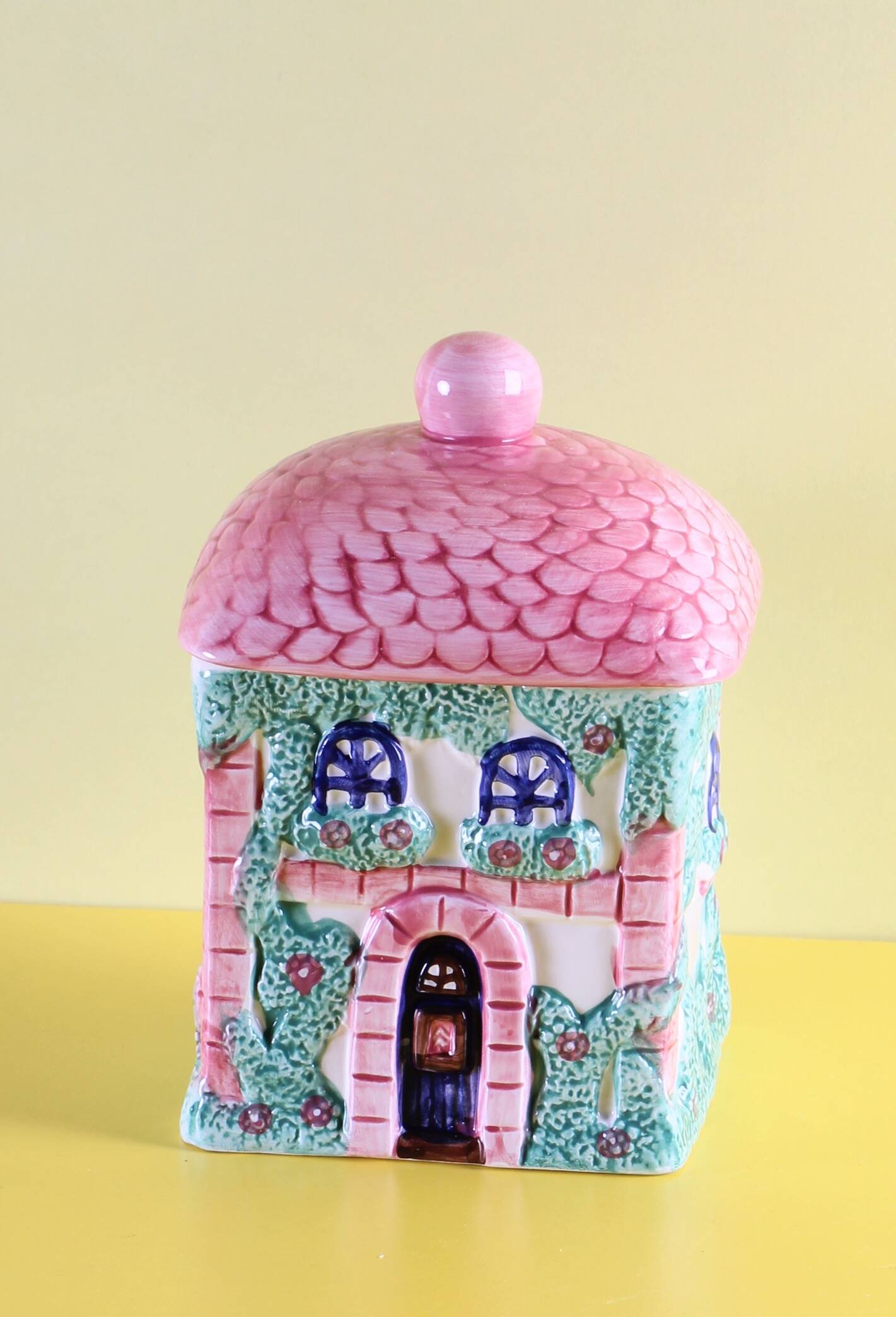 Boîte en céramique en forme de maison