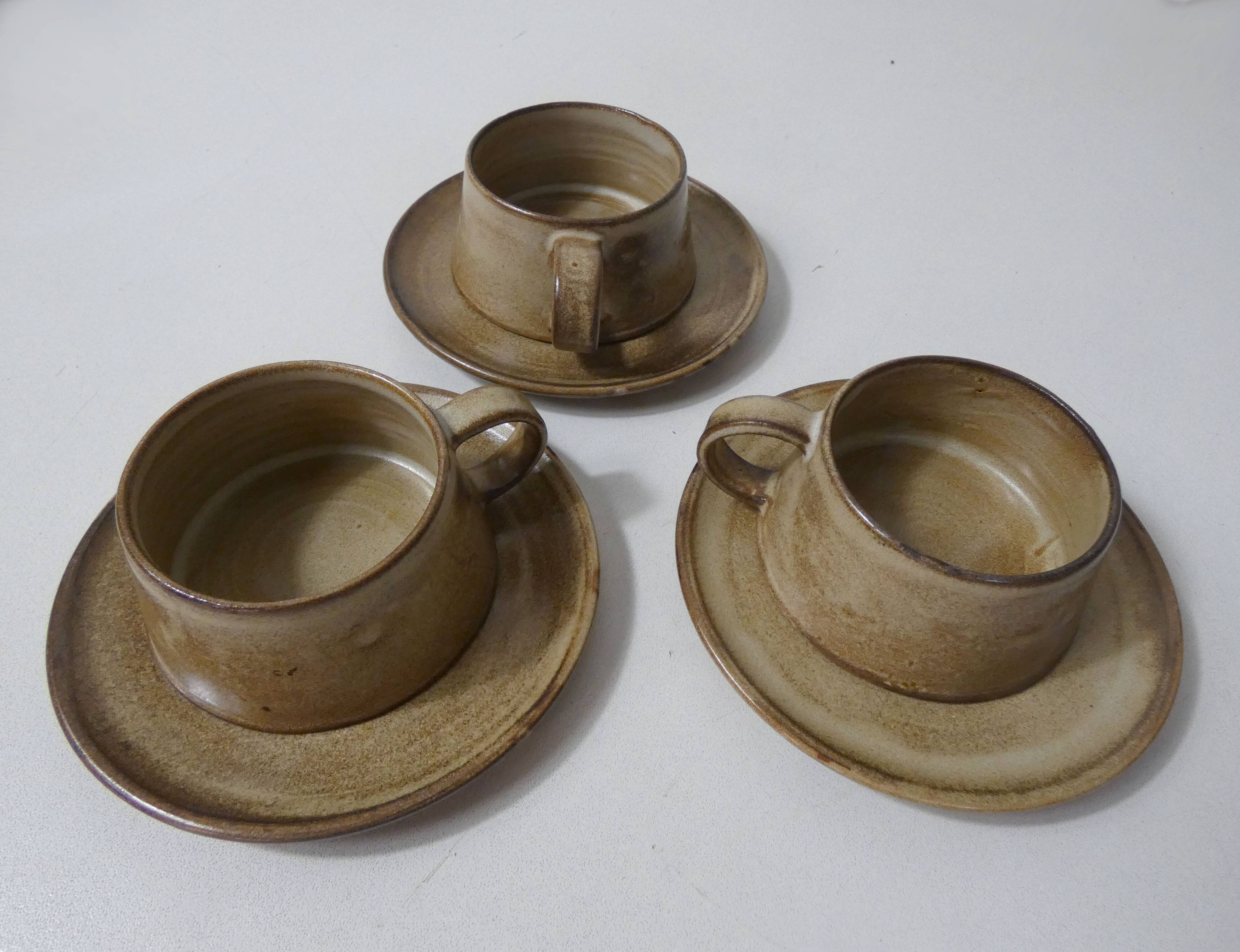 3 stoneware cups