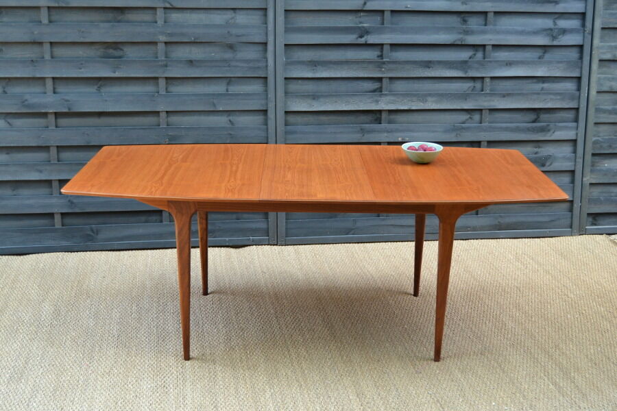 Table à manger à rallonge papillon par McIntosh