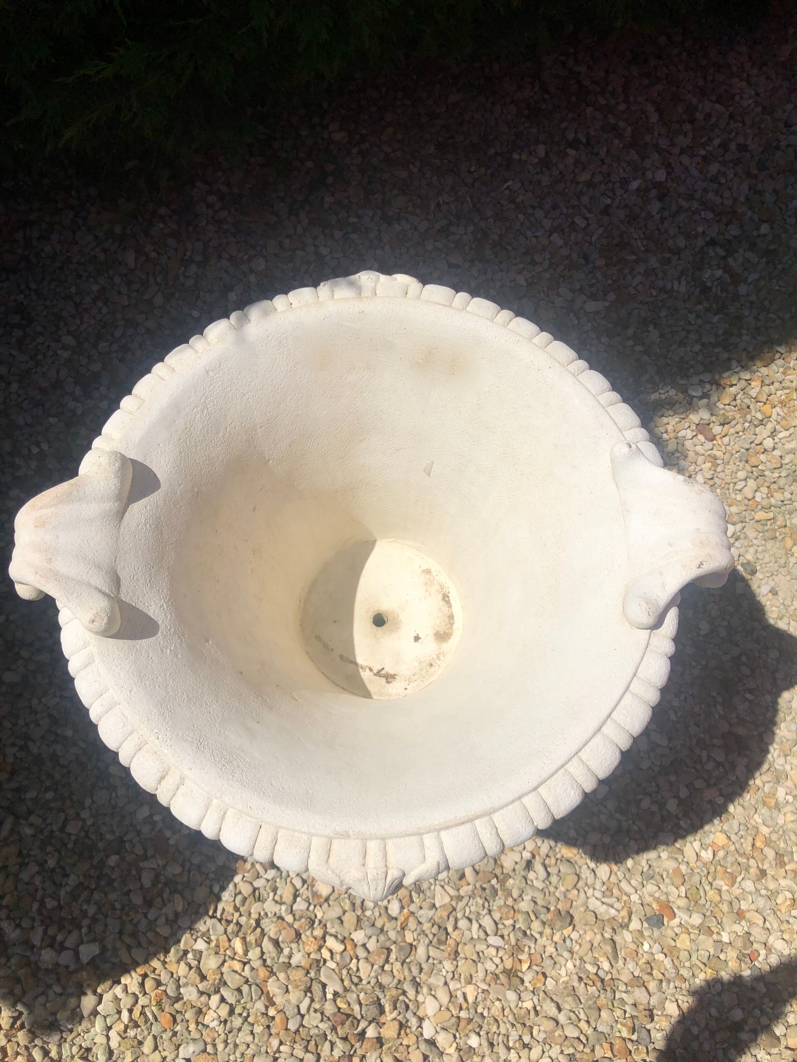 Jarre reconstituted head decorations, rings on handles