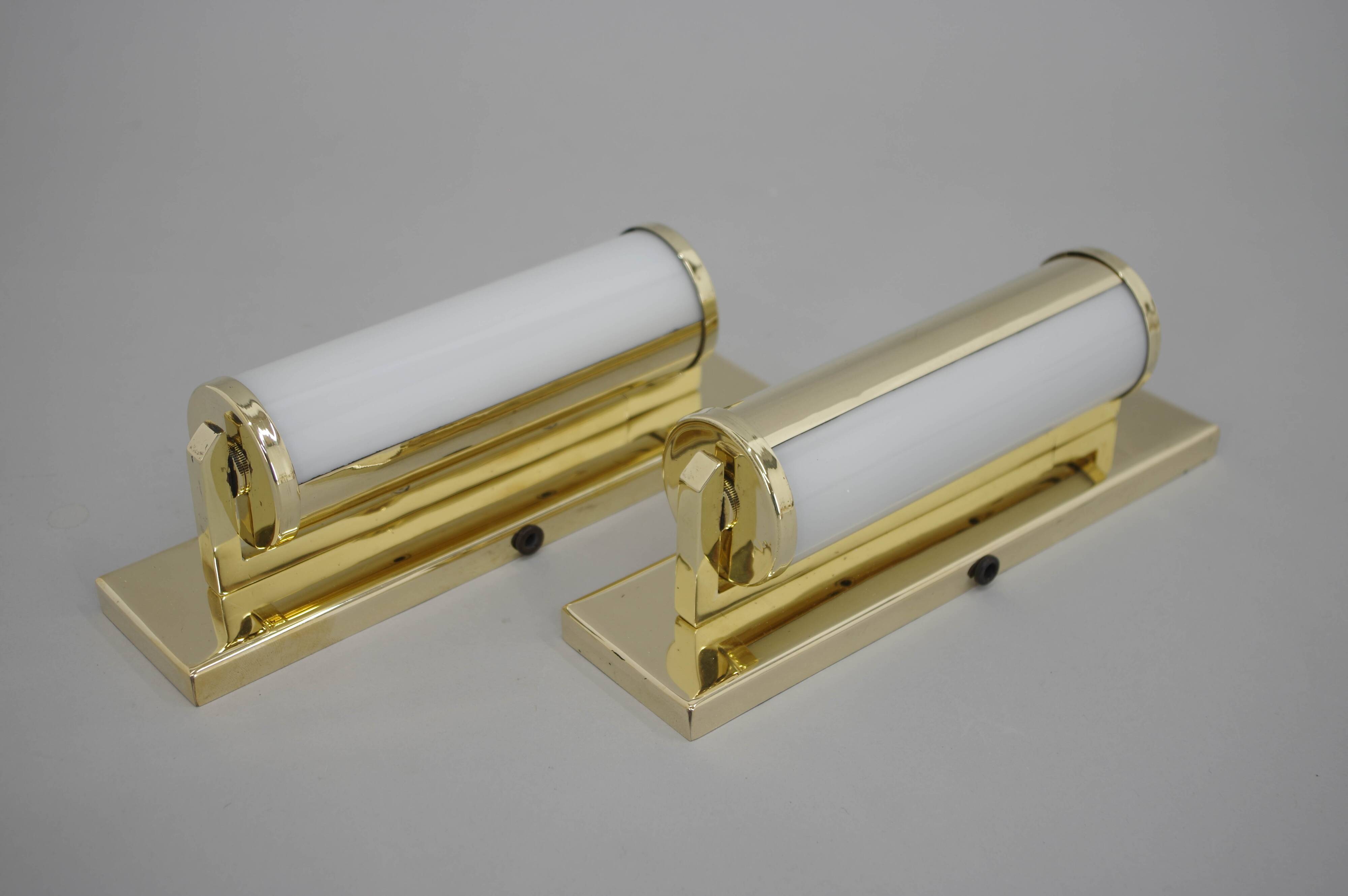 Set of Two Functionalist Brass Wall Lights, 1930s, Restored