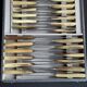 Coffret de 12 grands et 12 petits couteaux manche corne – Art déco