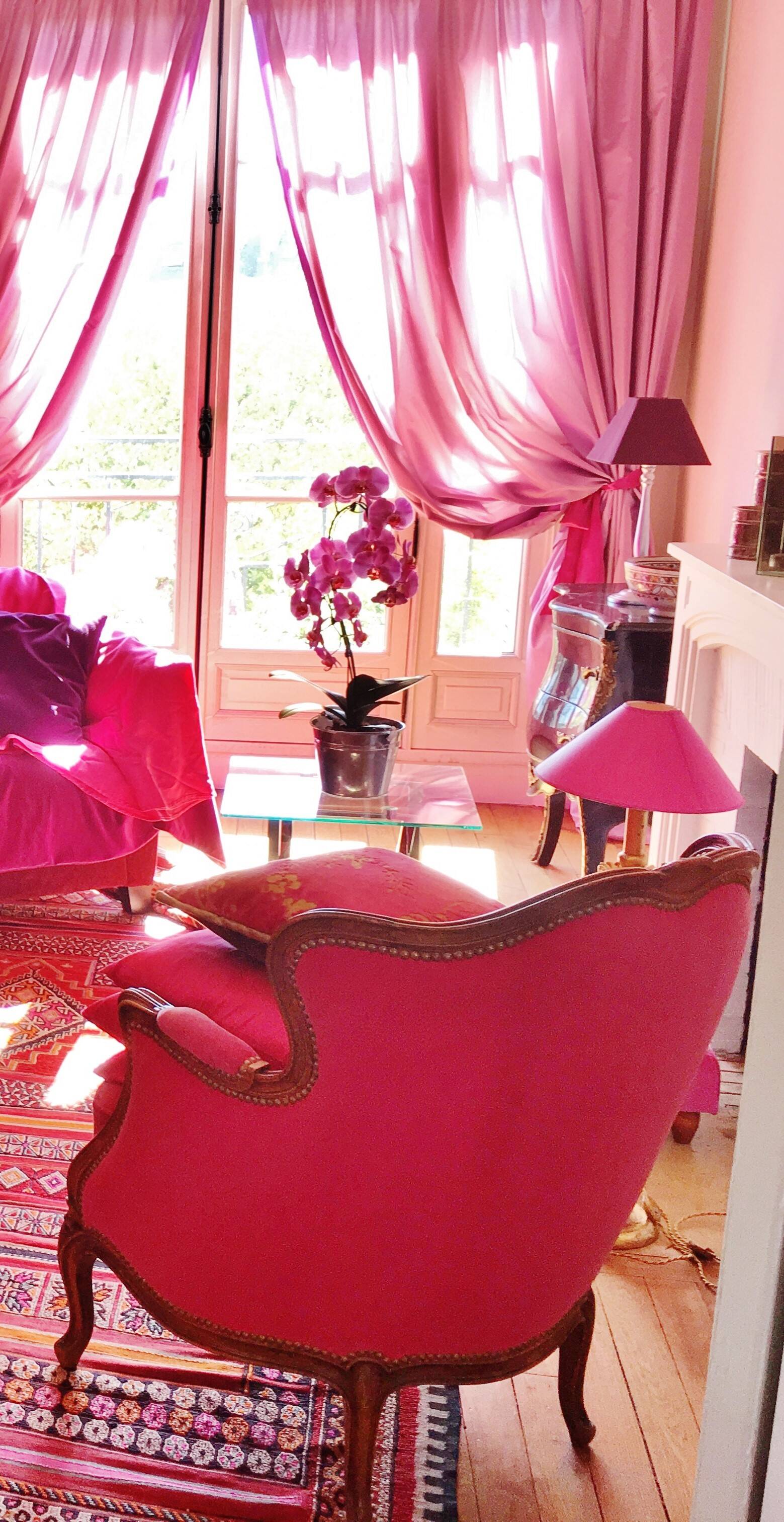 Louis XV style bergère, in pink velvet