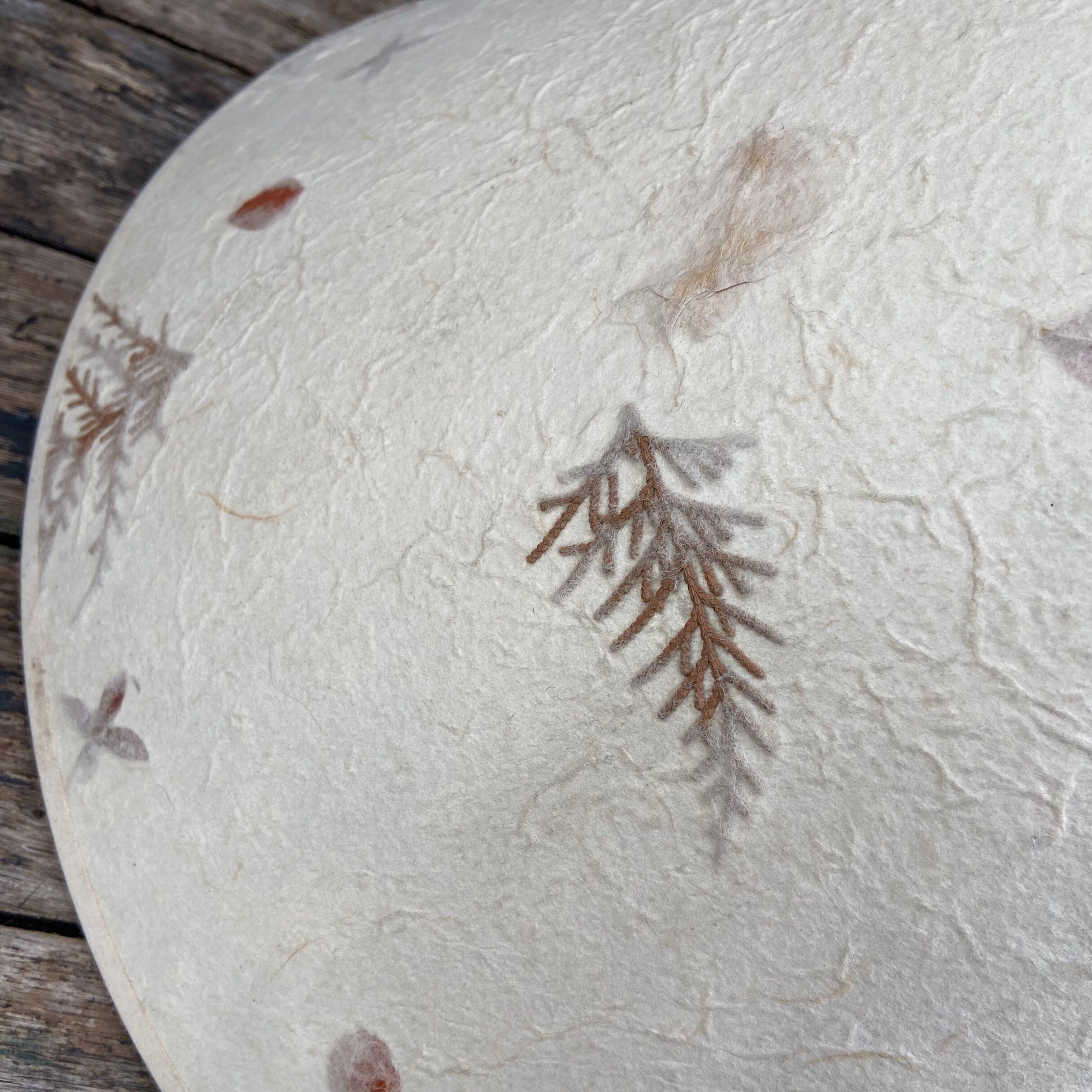 Suspension dried flowers, handmade paper