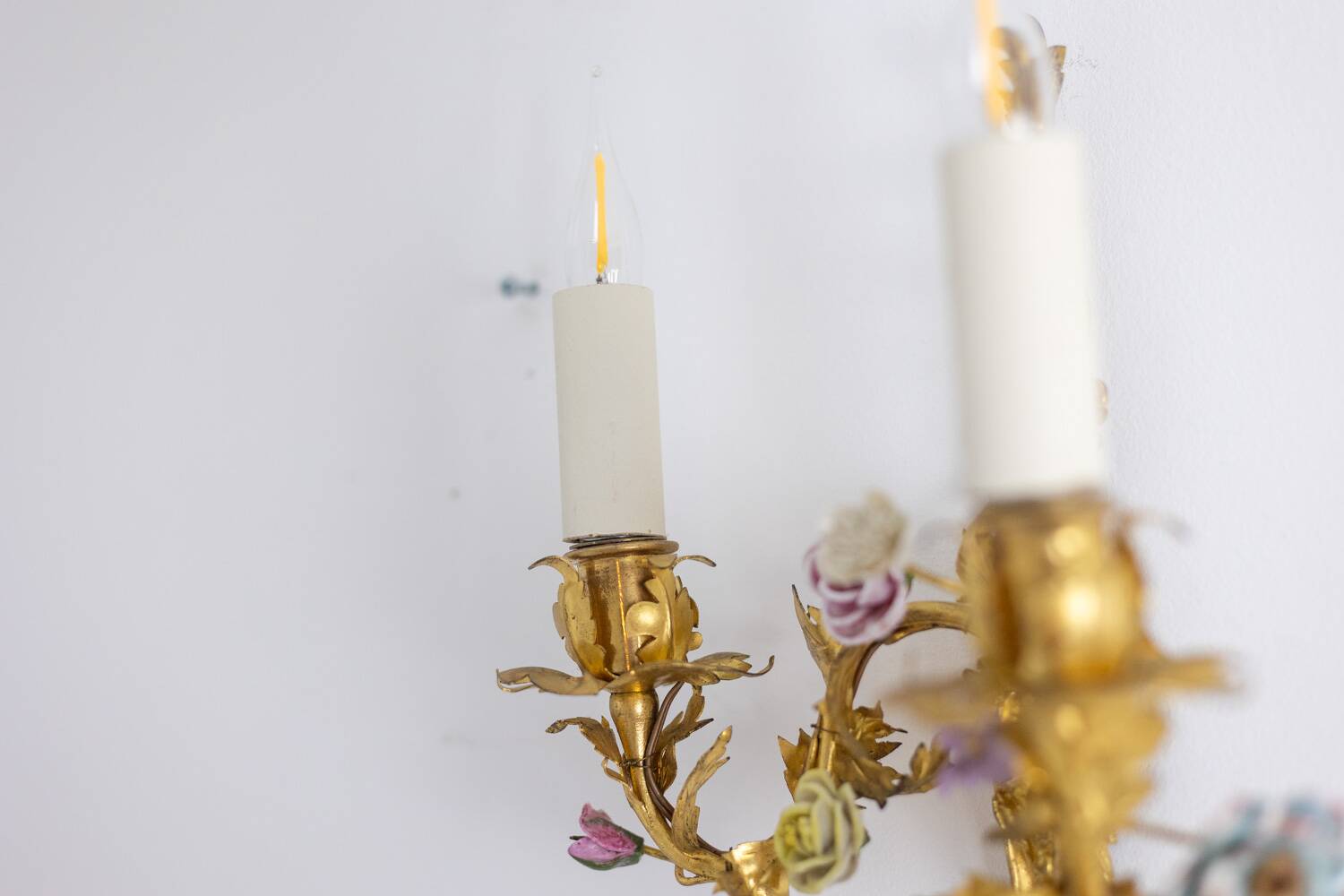 Pair of bronze wall lights with flower decoration. Circa 1880.