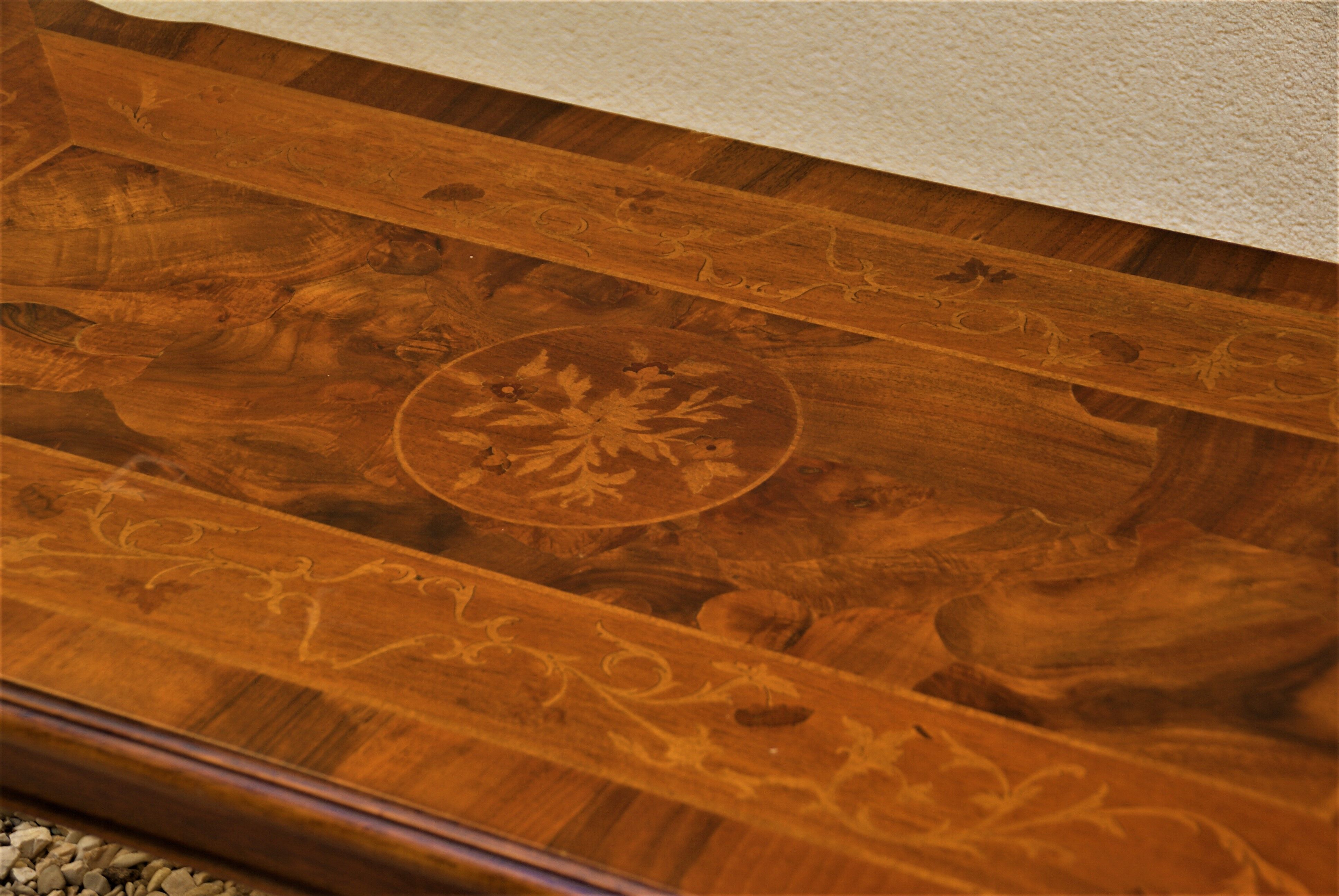 Italian wooden coffee table with marquetry inlaid top