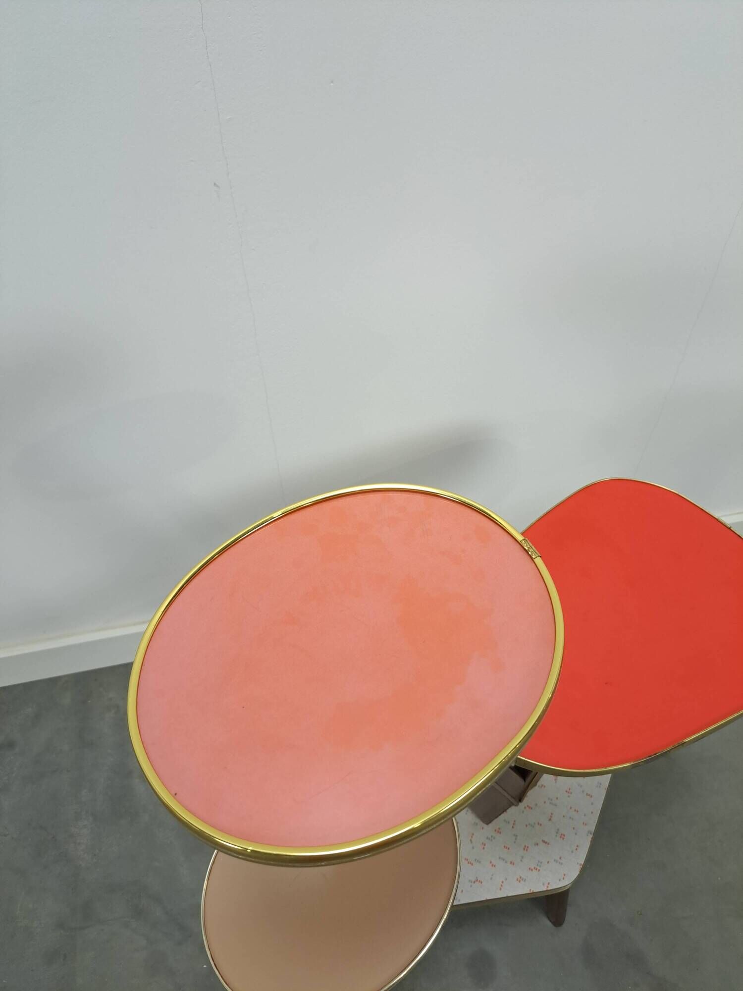 Hoge vintage plantentafel met messing en formica, plantenrek
