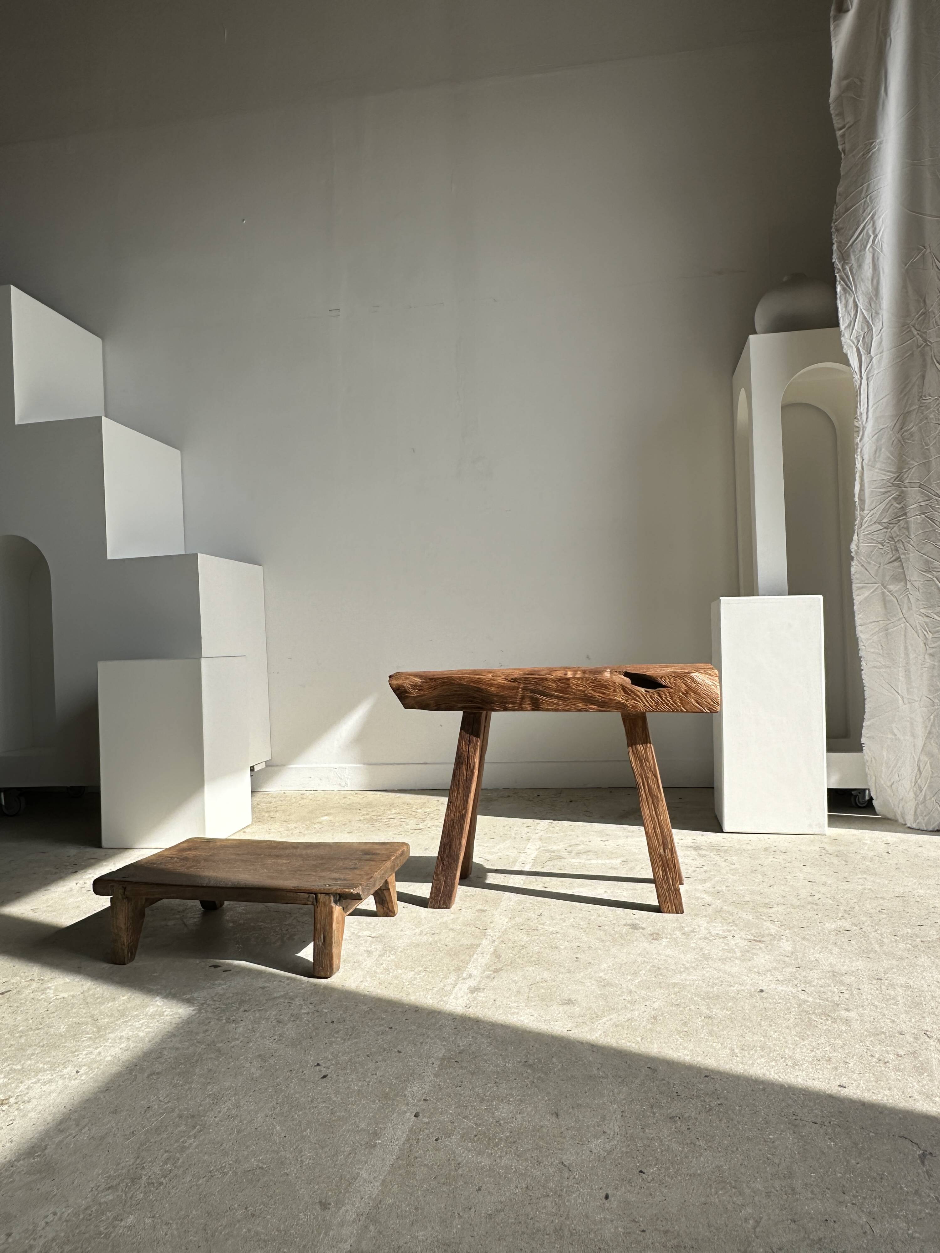 Small organic bench in upcycled Asian teak quadripod - Sungai
