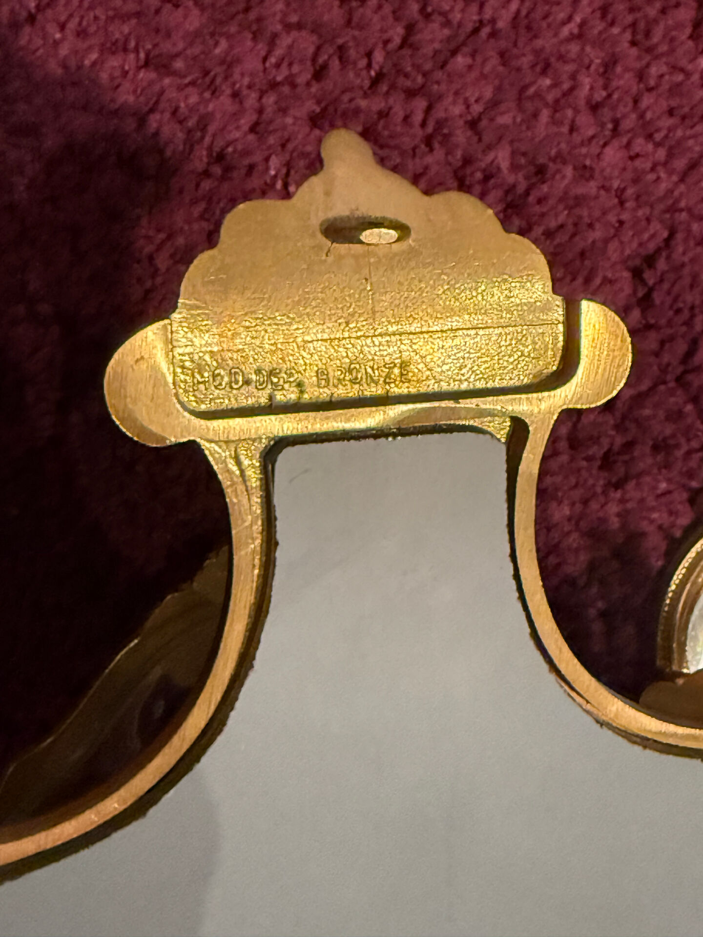 Set of bronze and curved glass light fixtures – Louis XV style – read