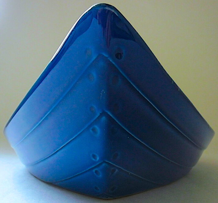 Breton earthenware dish, by the Appolia workshop in Languidic, forming the hull of a boat