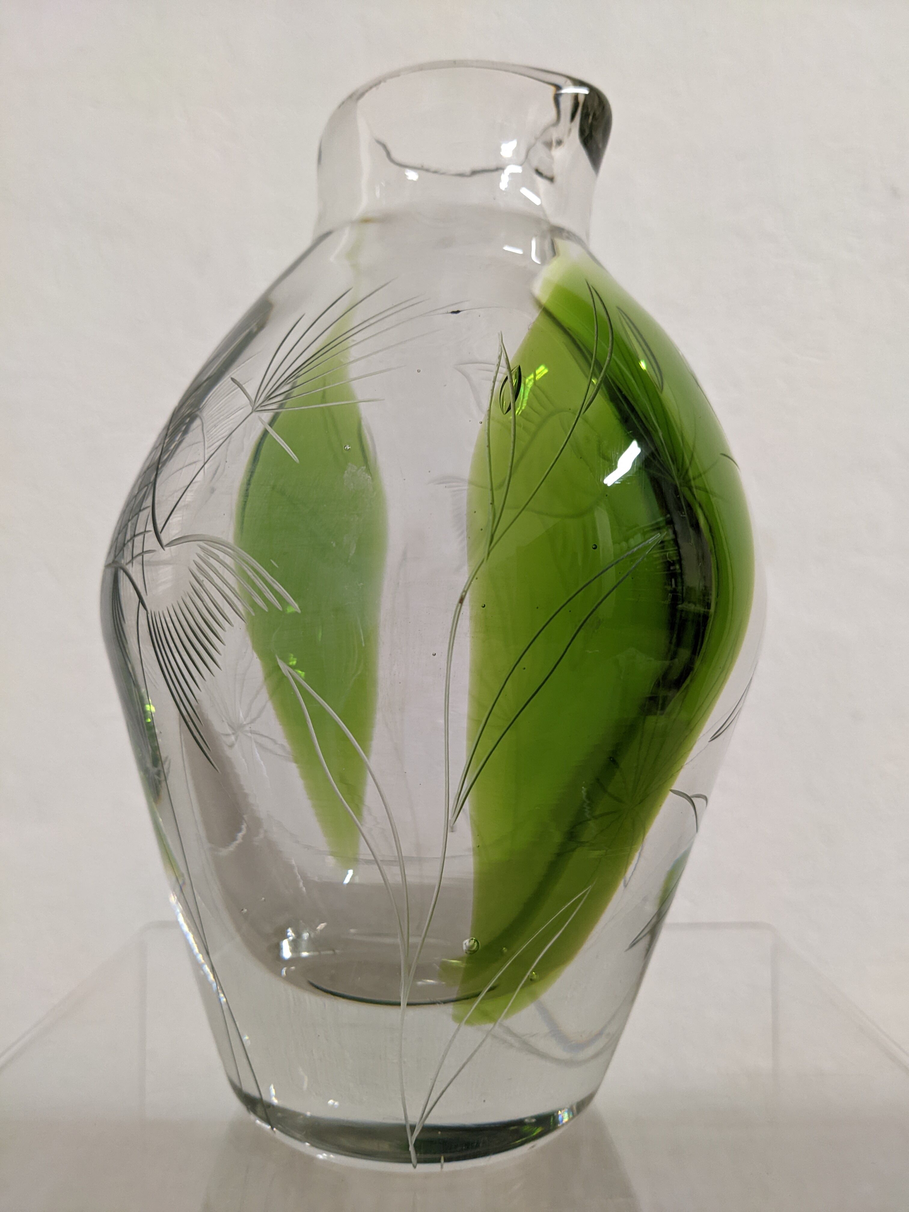 Engraved glass vase decorated with fish from the 60s/70s