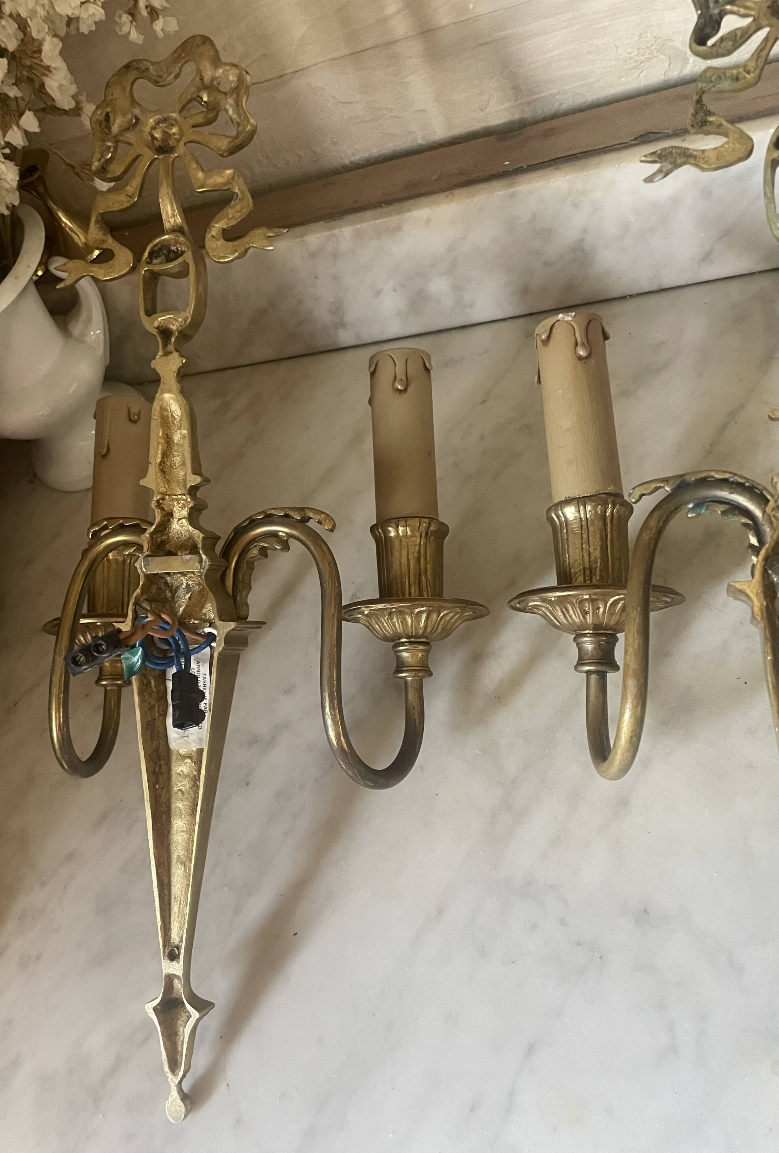Pair of wall lights in brass and gilded bronze, Arnold Montrose Ltd, Lo