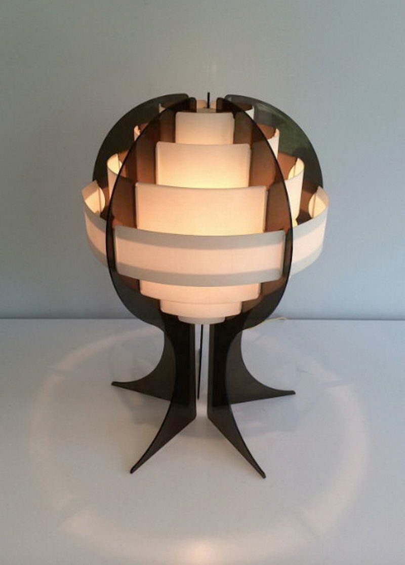 Modernist lamp in plexiglass and white plastic strips.