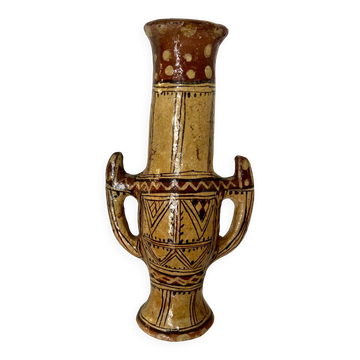 Ancien vase en poterie berbère traditionnelle kabyle