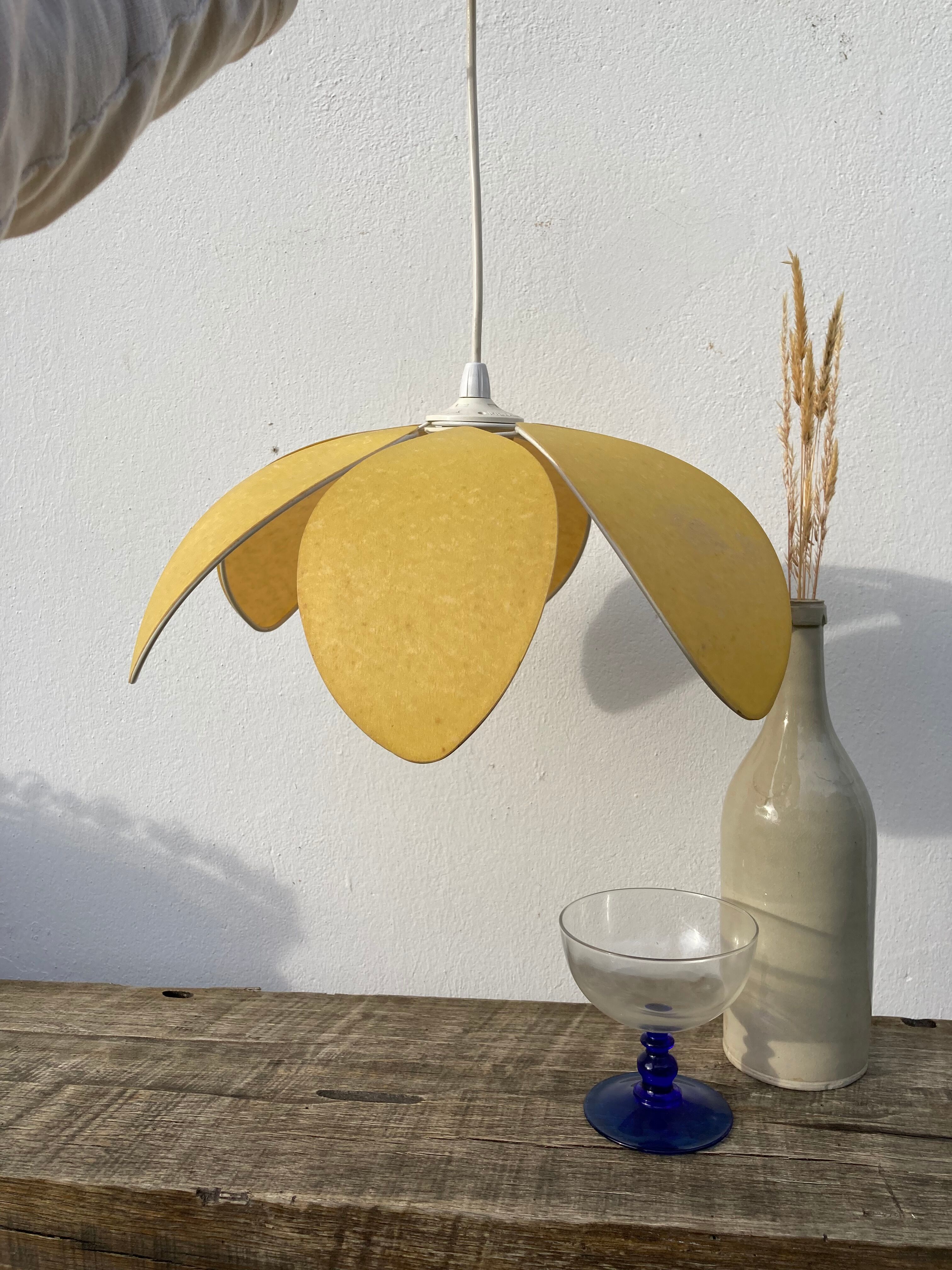 Suspension flower petal yellow vintage 70s
