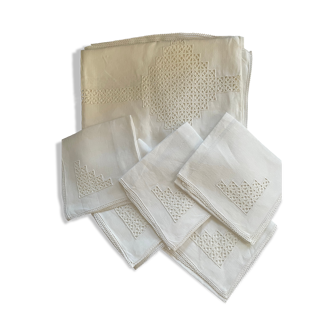 Tablecloth with 5 towels