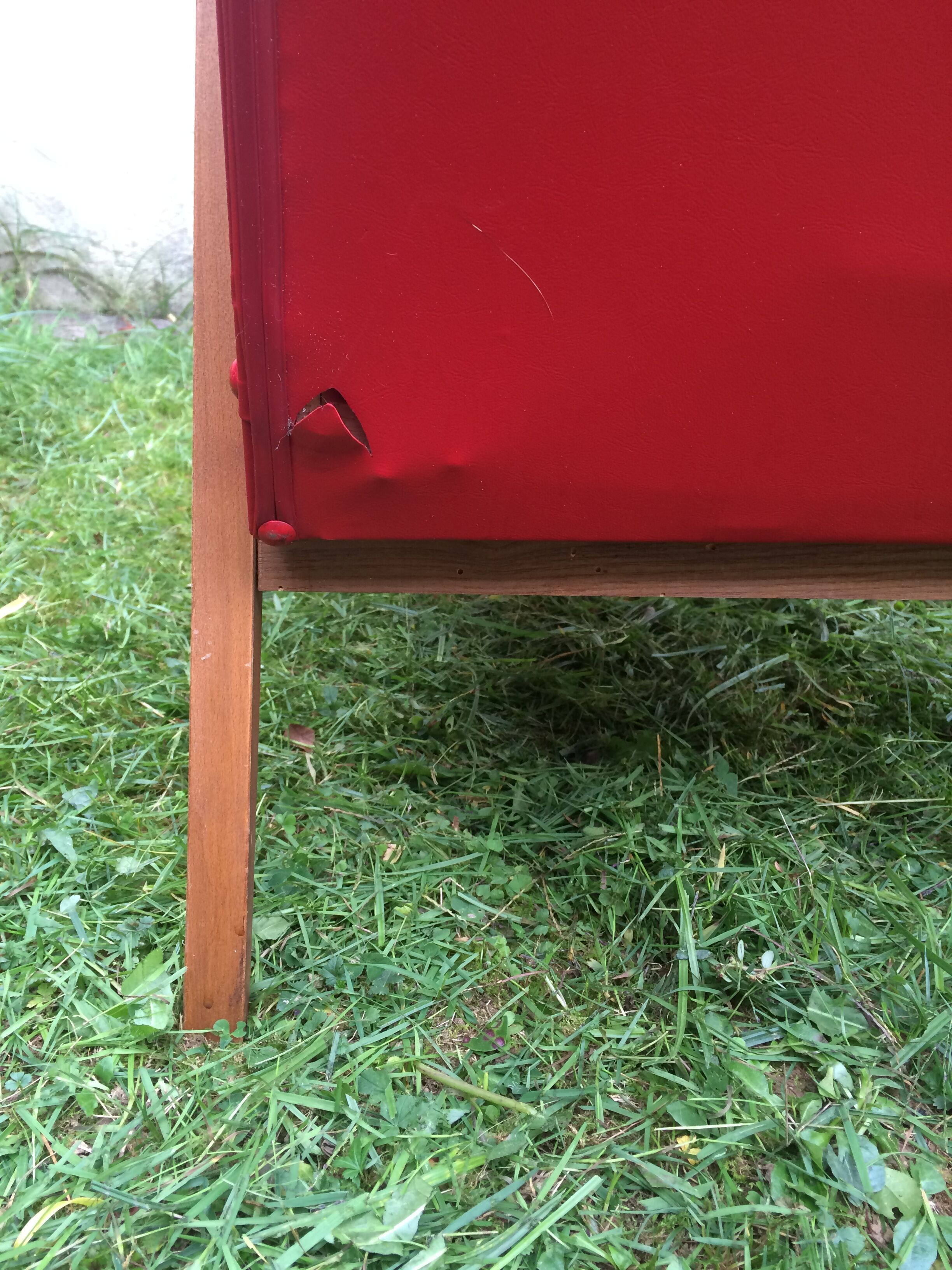 Pair of Scandinavian-style armchairs wood and red skai