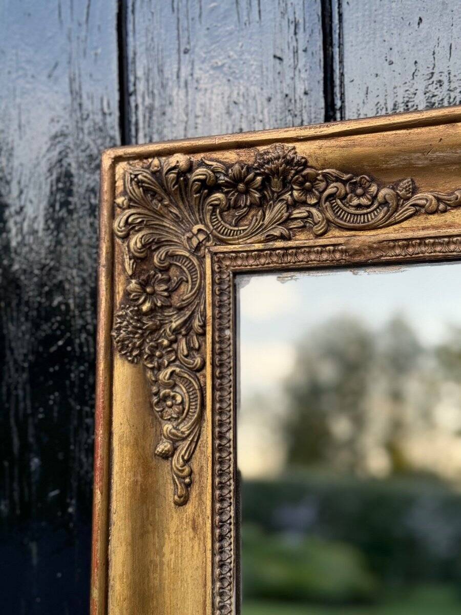 Miroir Empire en bois stuqué et doré, début XIXème siècle
