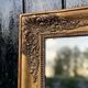 Miroir Empire en bois stuqué et doré, début XIXème siècle