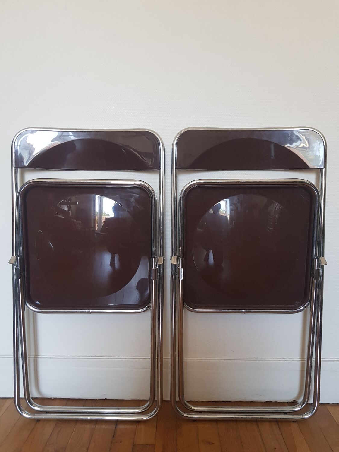 Set of 2 folding chairs