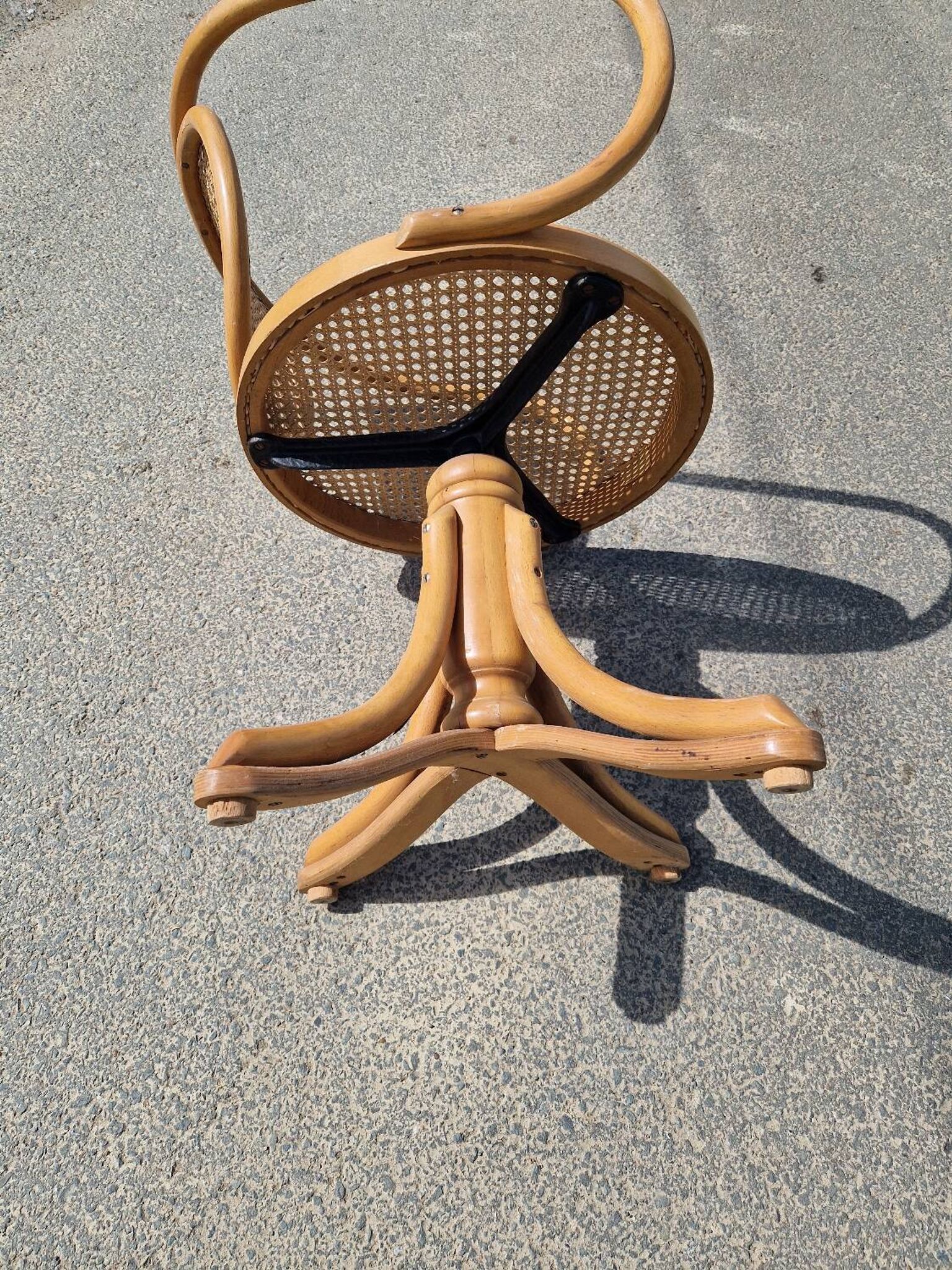 Thonet 5501 curved wood armchair