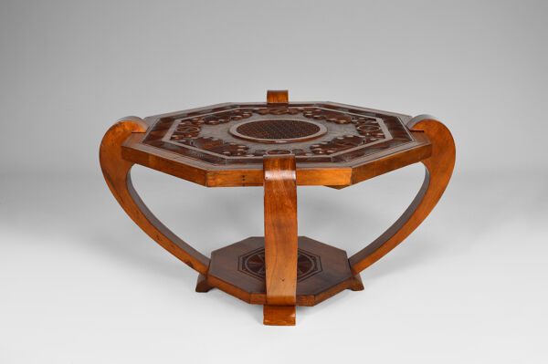 Table basse sculptée Art Déco Colonial vers 1930