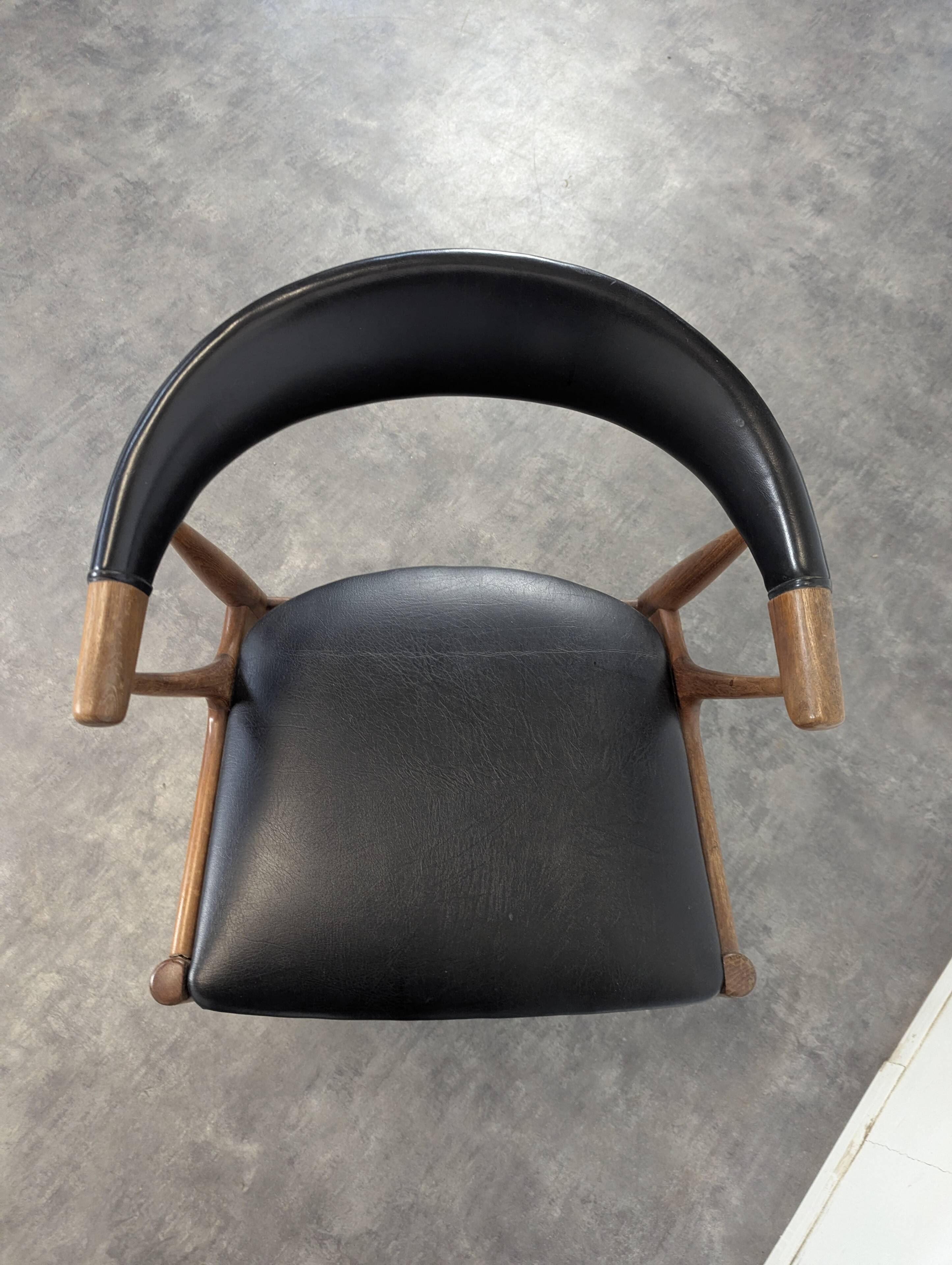 Fauteuil scandinave en teck de Johannes Andersen Modèle BA113