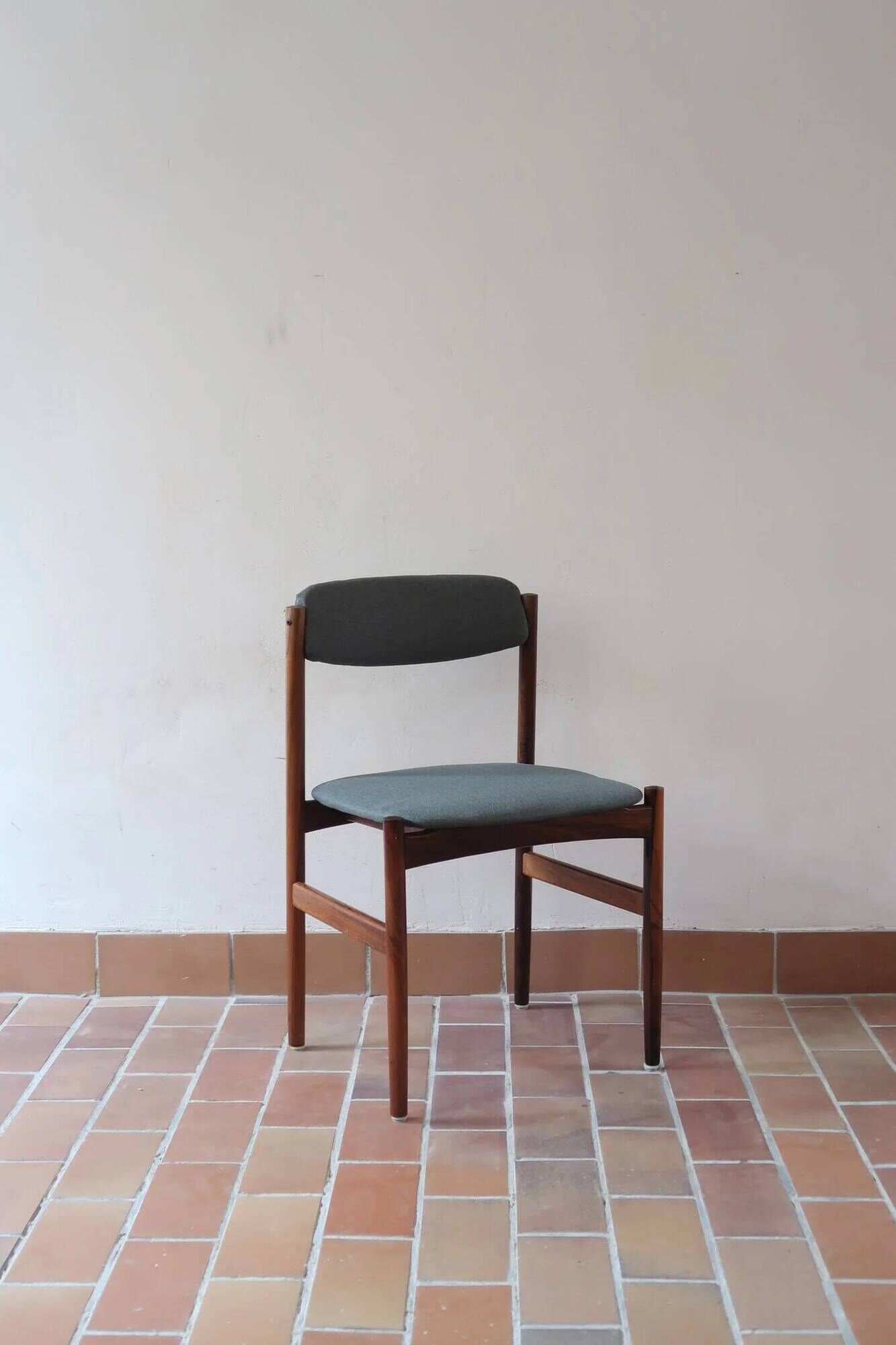 6 Scandinavian chairs in rosewood, with green-grey seats.