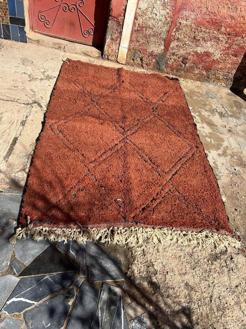 Traditional Beni Ourain Berber rug with brown patterns, 150/250 cm.